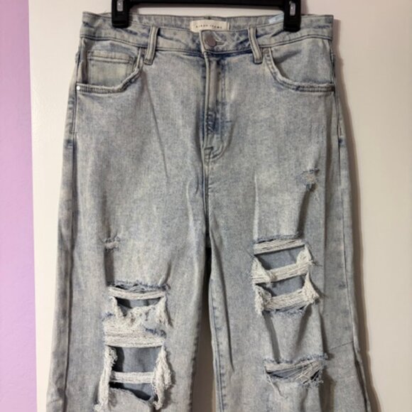 RISEN JEANS High Rise Distressed Knee, Relax Fit Flare Jean (13/31) Light Wash - Picture 6 of 10